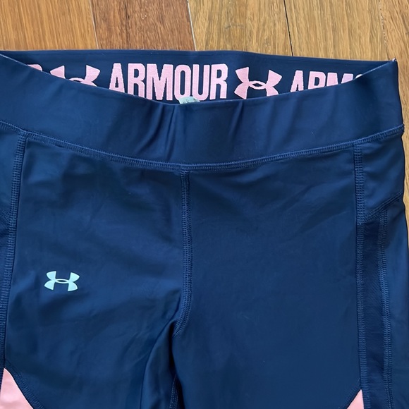 Under Armour Navy and Pink / Peach Capri Tights - NWOT - Picture 2 of 4